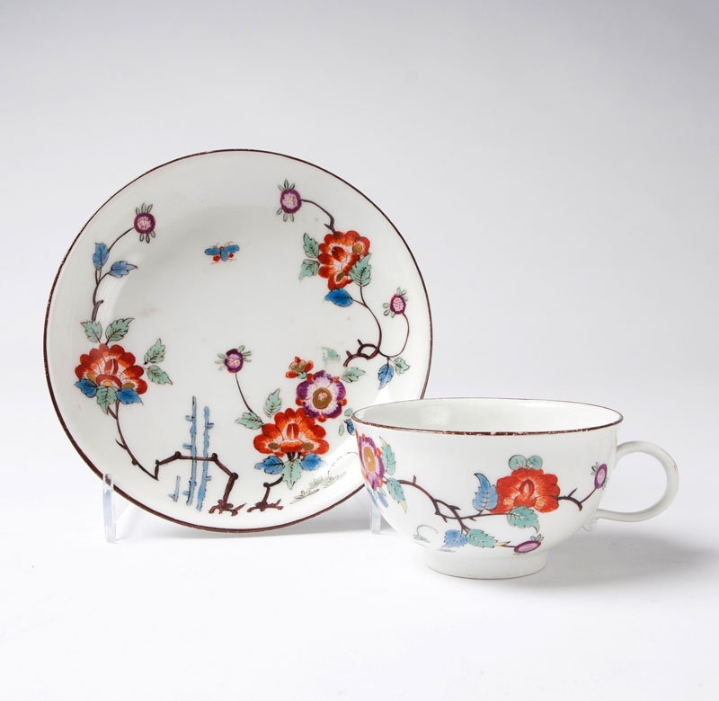 A cup with kakiemon decor