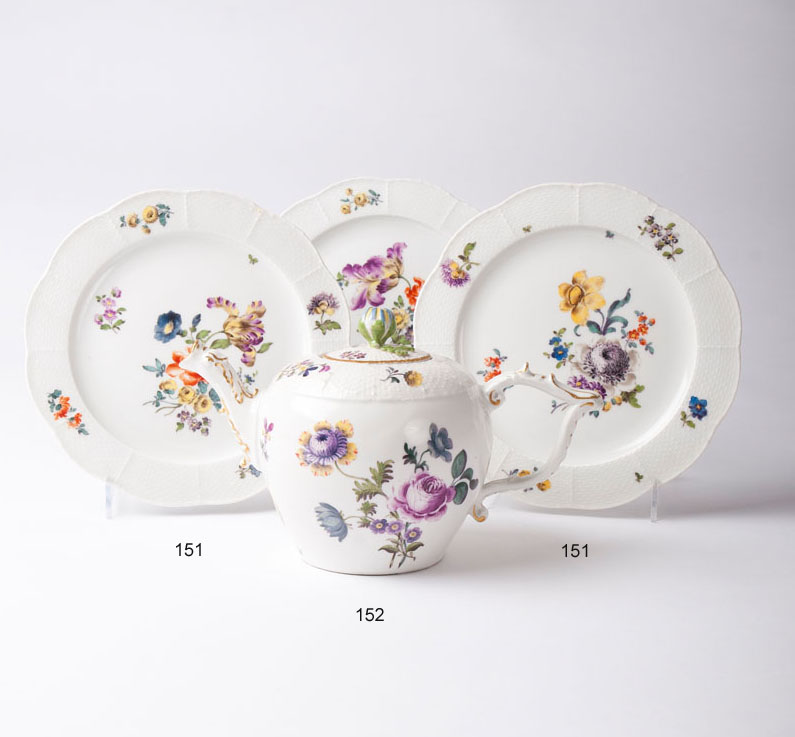 Satz von 8 kleinen Meissen-Tellern mit Blumenmalerei