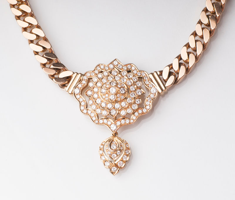 A golden necklace with diamonds