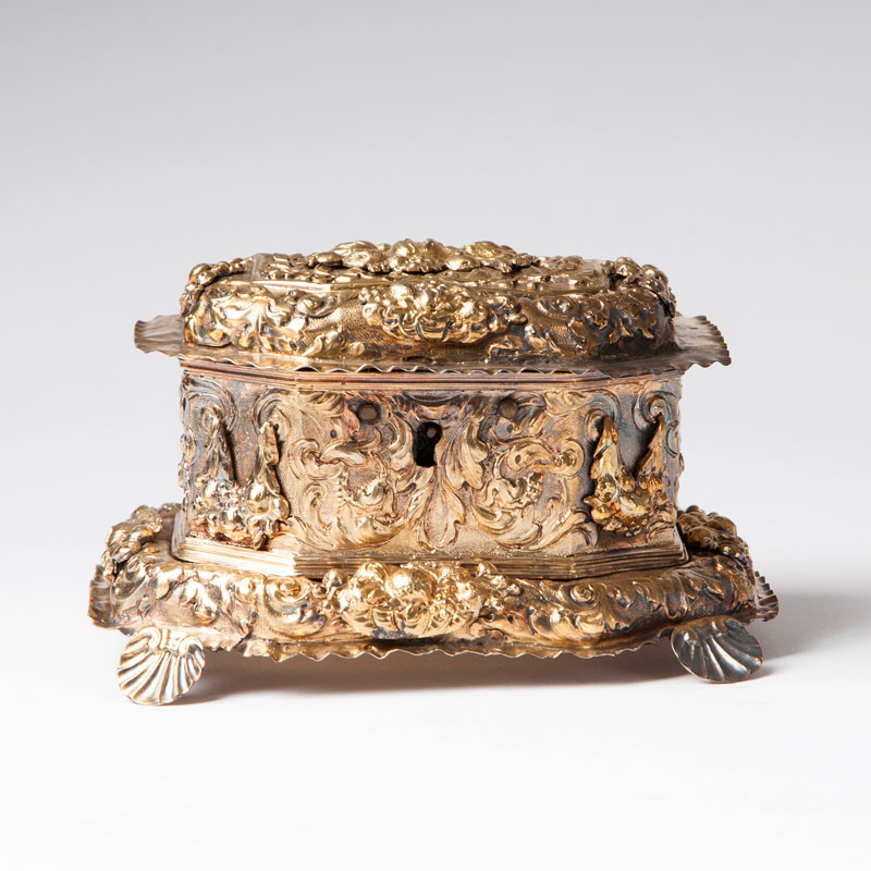 A museum-like gilded casket - image 2