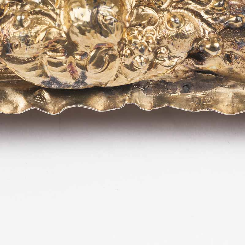 A museum-like gilded casket - image 3