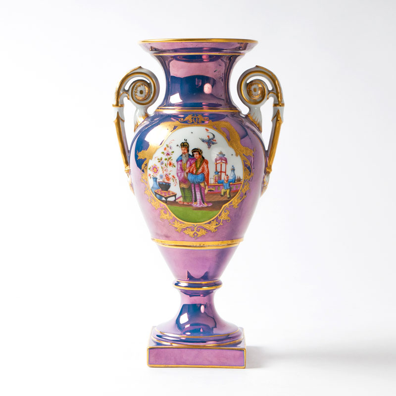 An amphora vase with high-gloss glaze and chinoiserie decor - image 2