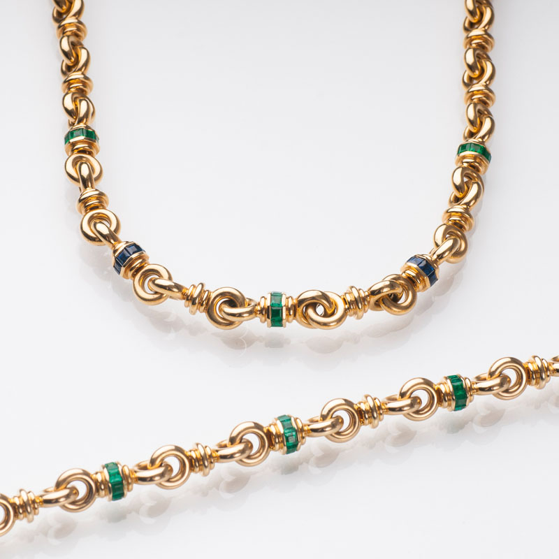 An emerald sapphire gold necklace with matching bracelet by Jeweller Hansen