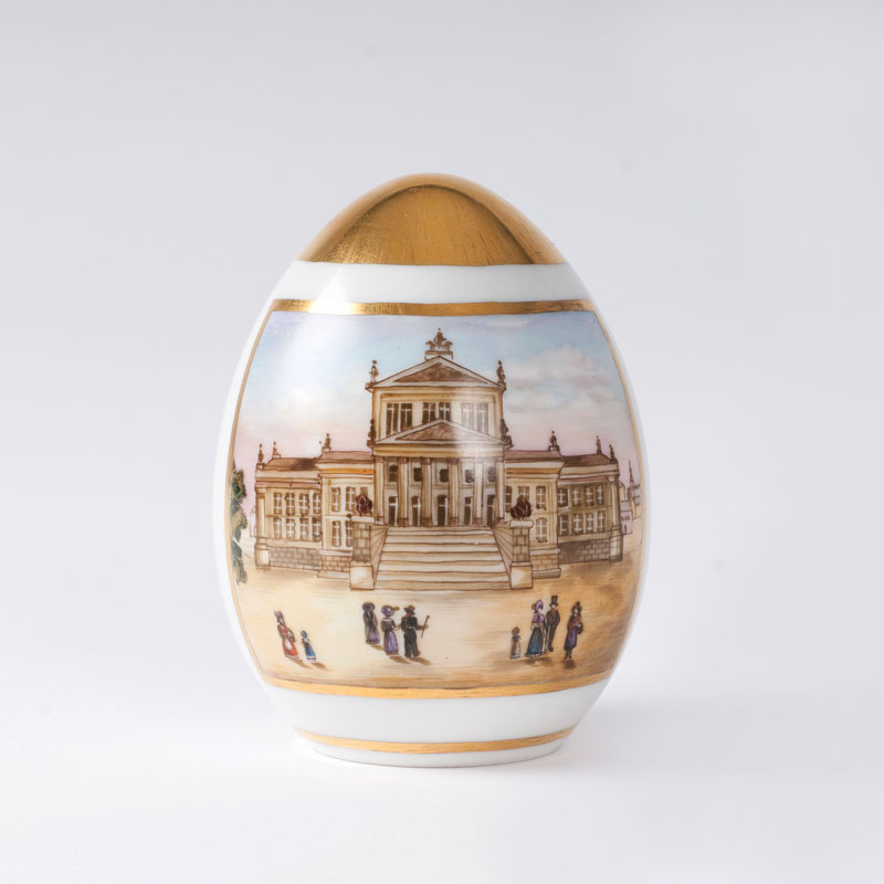 A KPM egg with view of the State Opera House Berlin