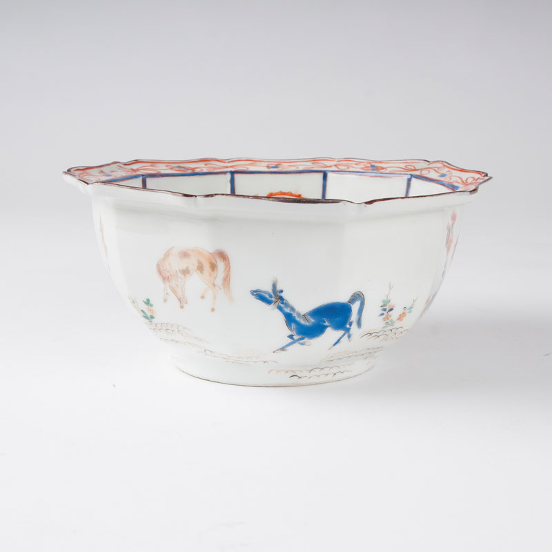 A very rare tenfold cambered bowl with East Asian decor from the Japanese Palace - image 3