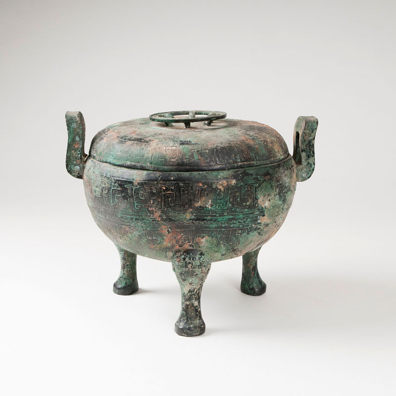 An archaic ritual bronze vessel 'Ding'