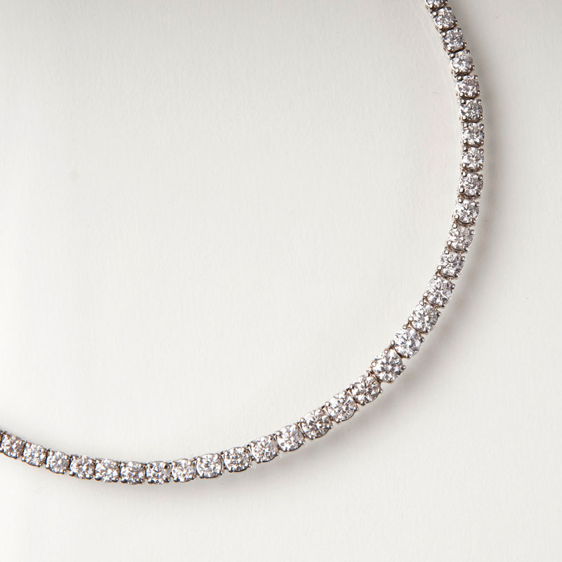 A high carat diamond necklace