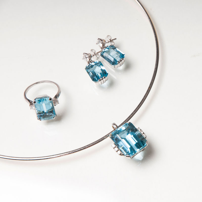 An aquamarine diamond jewellery set