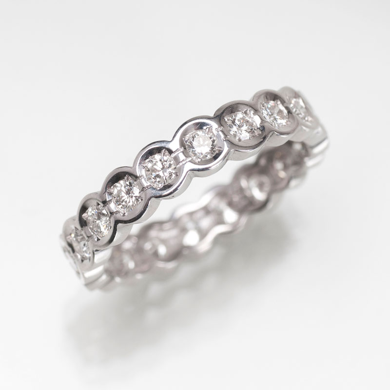 A diamond memory ring