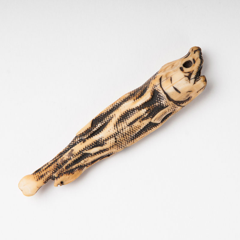 Elfenbein-Netsuke 'Stockfisch'