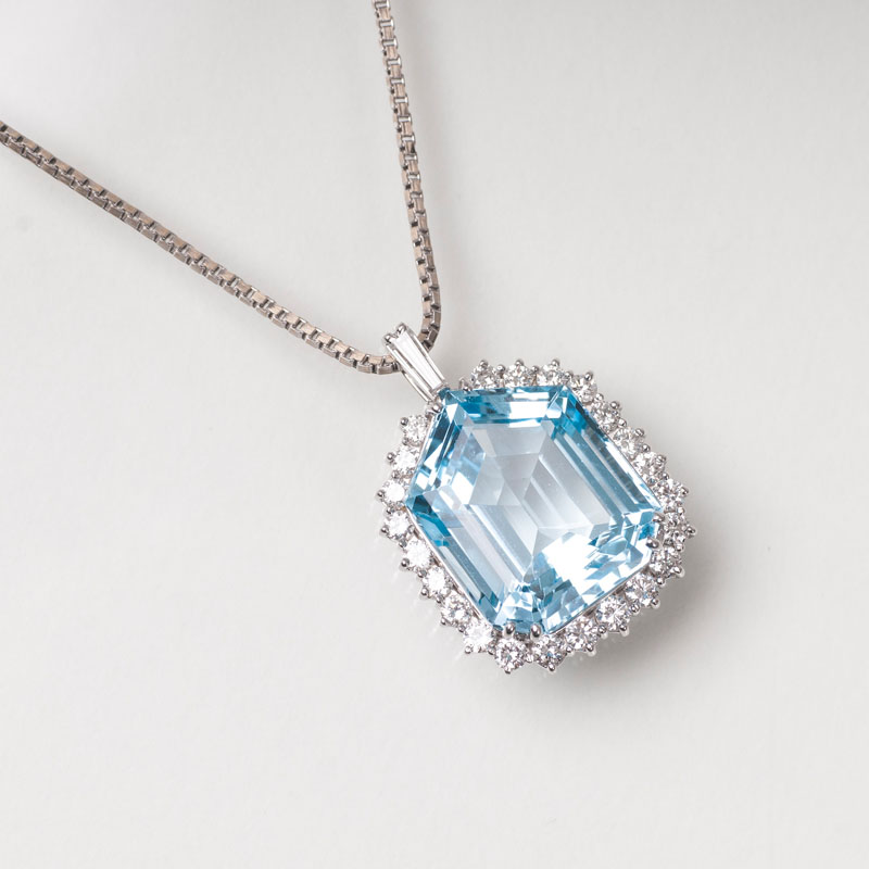 A fine topaz diamond pendant with necklace