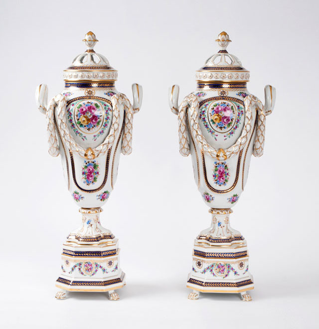 A pair of magnificent potpourri vases in neoclassical style