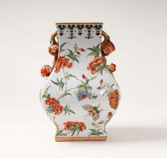 An extraordinary palace vase in Hu-shape