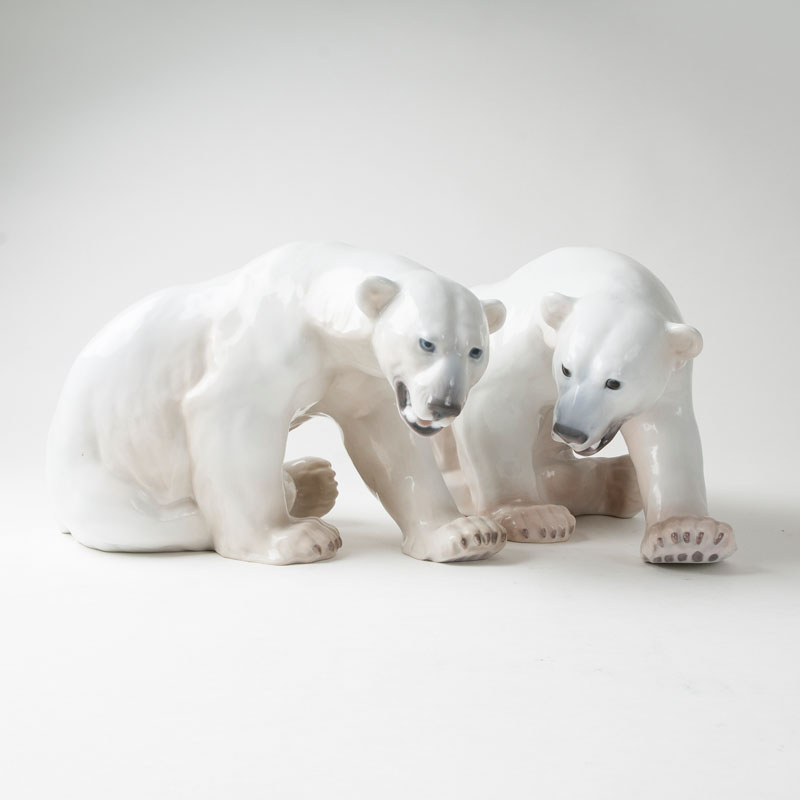 Zwei große Porzellanfiguren 'Sitzende Eisbären'