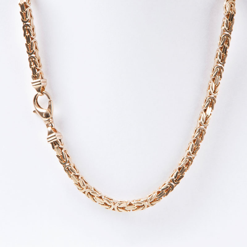 A golden necklace, so called 'Königskette'
