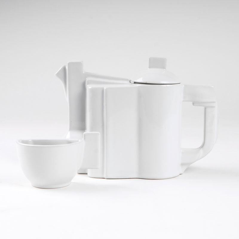A supremist tea pot and cup