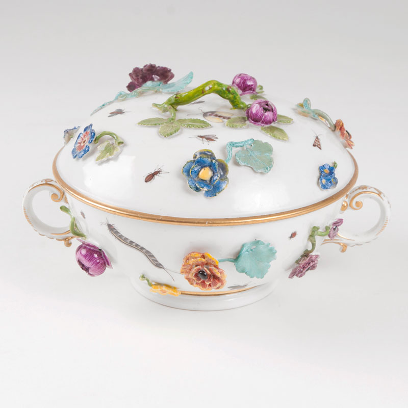 A small lidded tureen with rich sculptural flower work