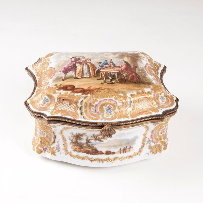 A pompous casket with rich gold relief decor - image 2