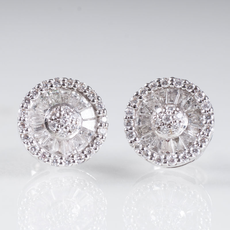 A pair of diamond earstuds