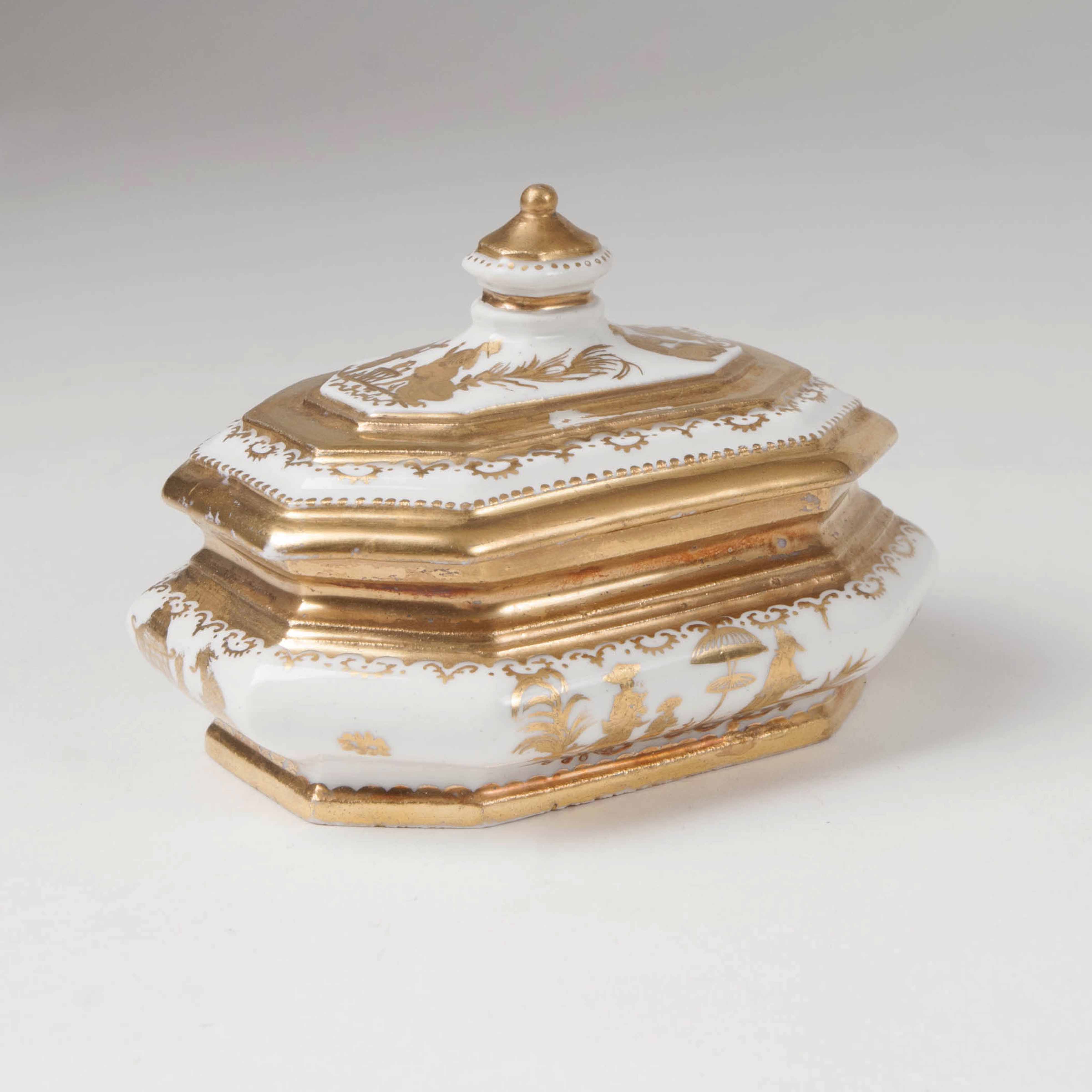 A rare Böttger sugar-box with gold chinoiseries from Augsburg - image 3