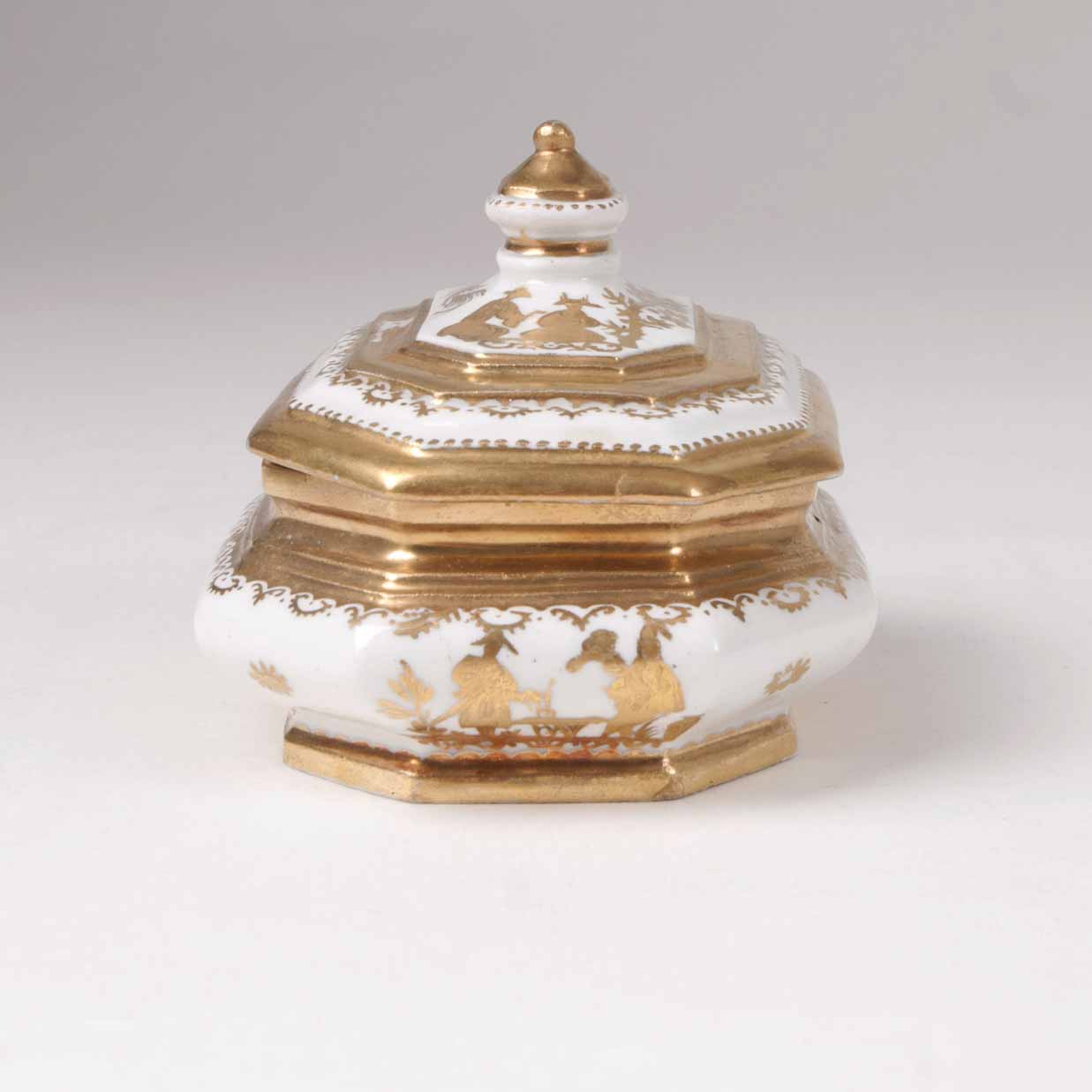 A rare Böttger sugar-box with gold chinoiseries from Augsburg - image 4