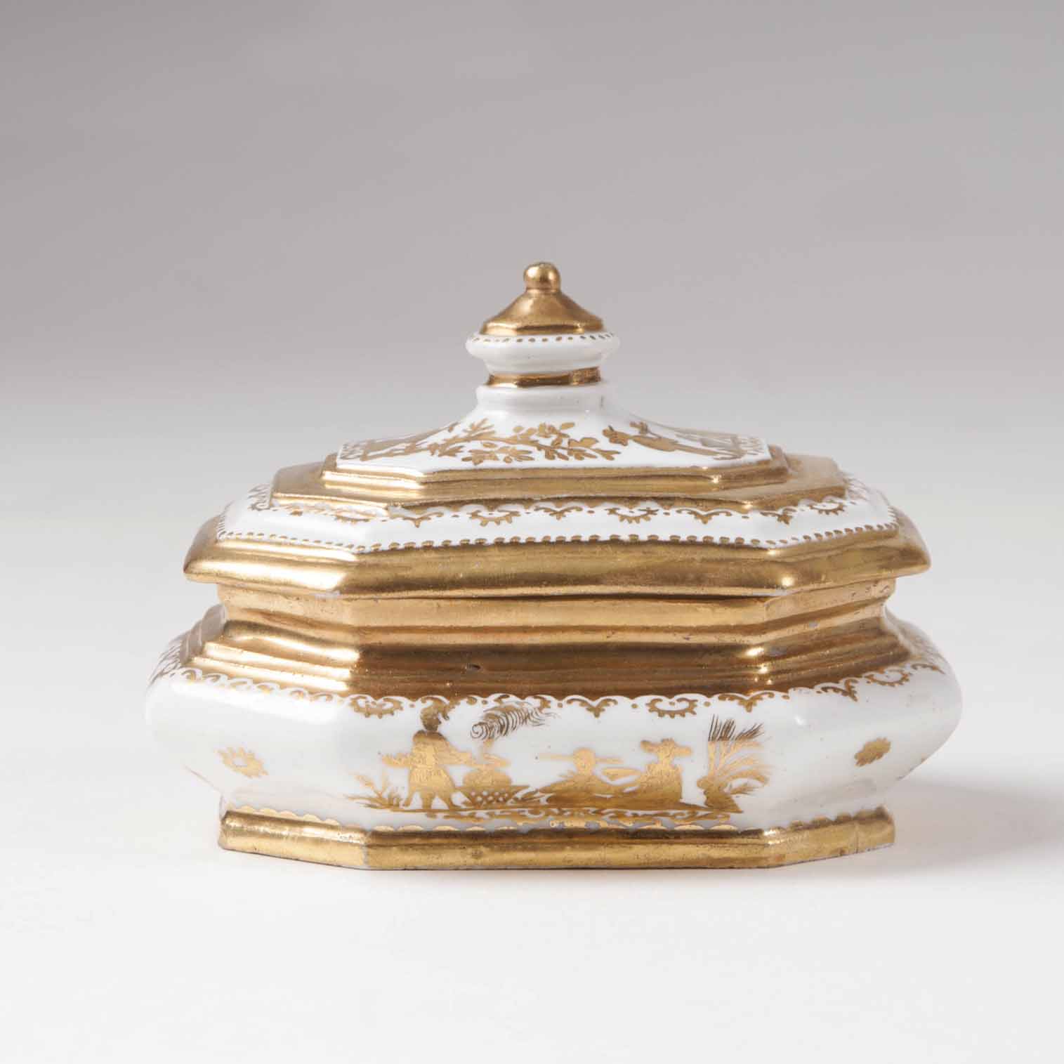 A rare Böttger sugar-box with gold chinoiseries from Augsburg - image 6