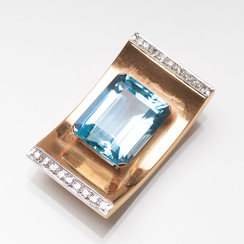 A high-quality aquamarine clipbrooch with diamonds 'Santa Maria'