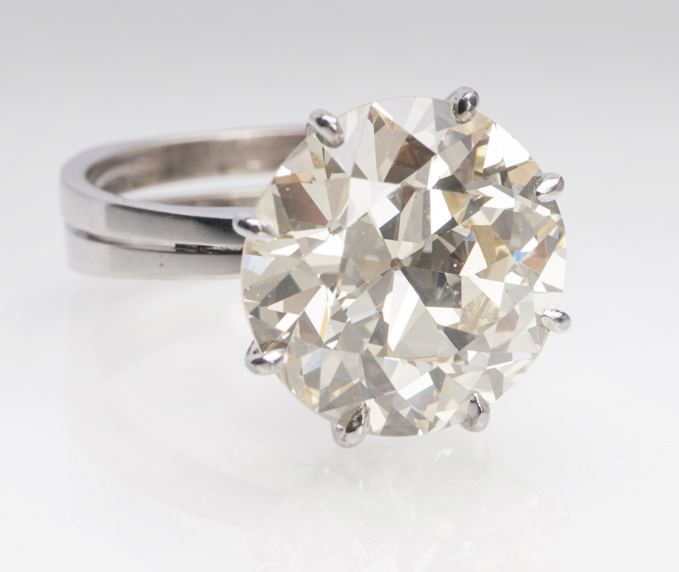 An extraordinaqry solitaire ring with one highcarat Fancy Old Cut Diamond - image 2