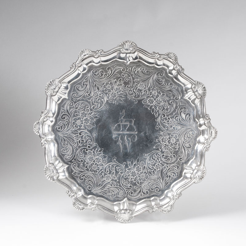 Richard Rugg, tätig ab 1775, London - A Georgian Salver with rich engraving decor A Georgian Salver with rich engraving decor