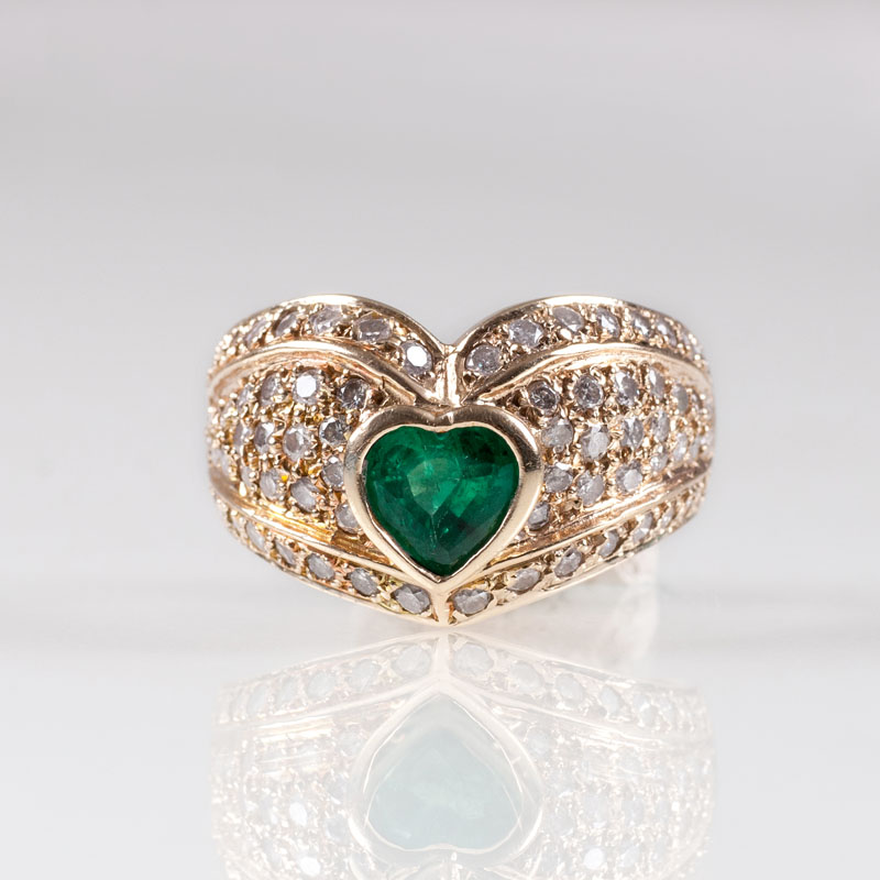 An emerald diamond ring 'Heart'