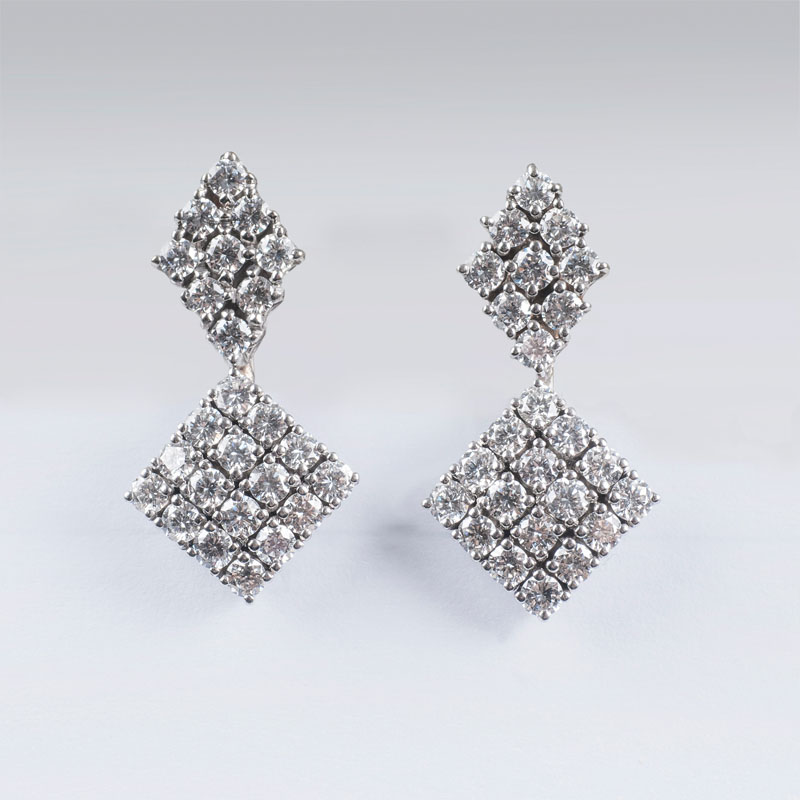 A pair of diamond earstuds