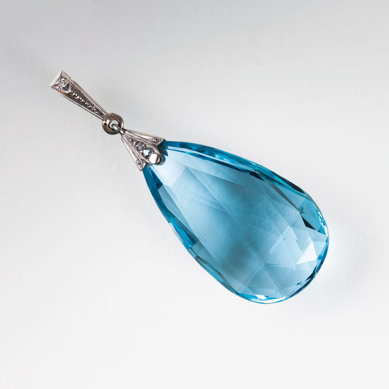 An aquamarine pendant