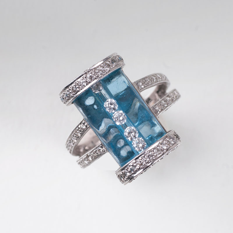 Moderner Blautopas-Brillant-Ring