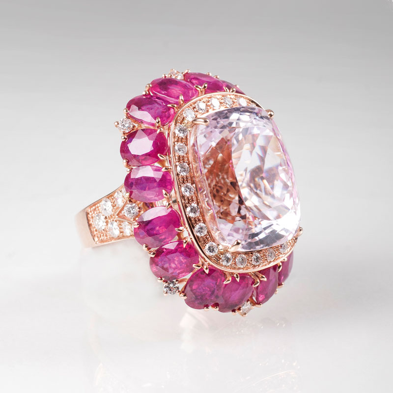 An extraordinary cocktailring with colourful precious stones