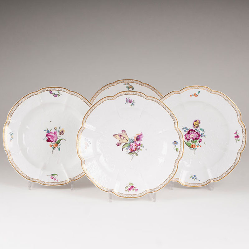 A set of 4 plates with flower painting