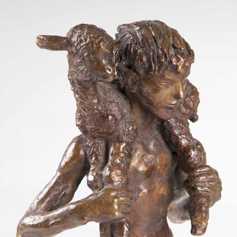 Seltene Bronze-Skulptur 'Junge mit Lamm' - Bild 2