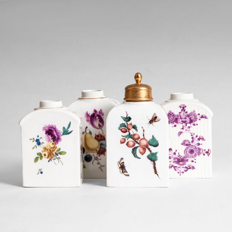 A set of 4 porcelain tea caddies