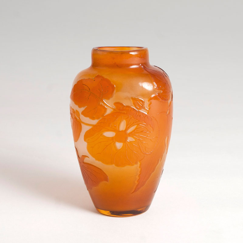 A vase with 'convolvulus' decor