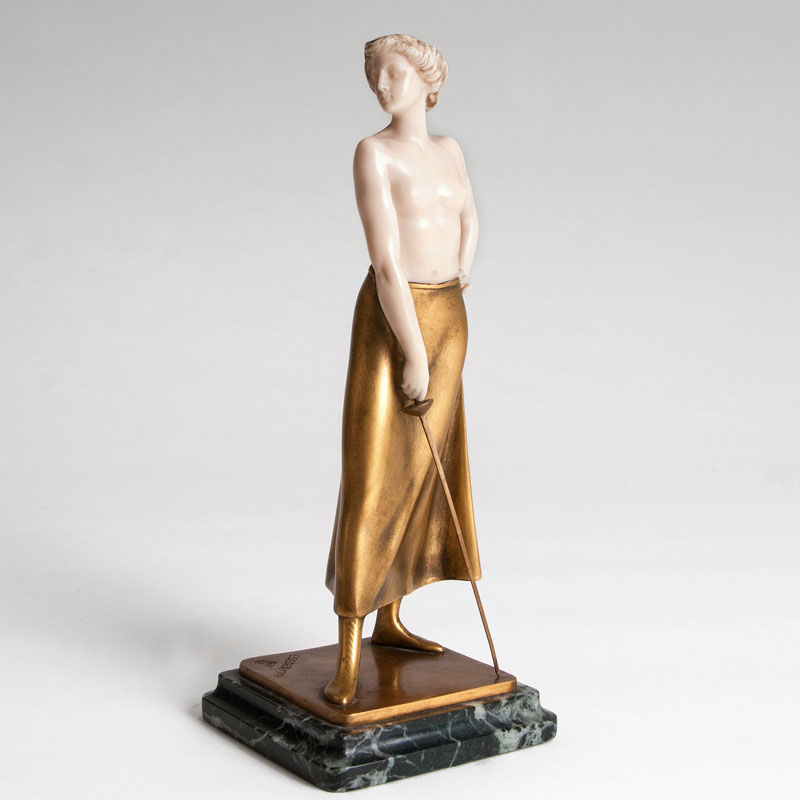 Elfenbein-Bronze-Jugendstilfigur 'Dame mit Degen'