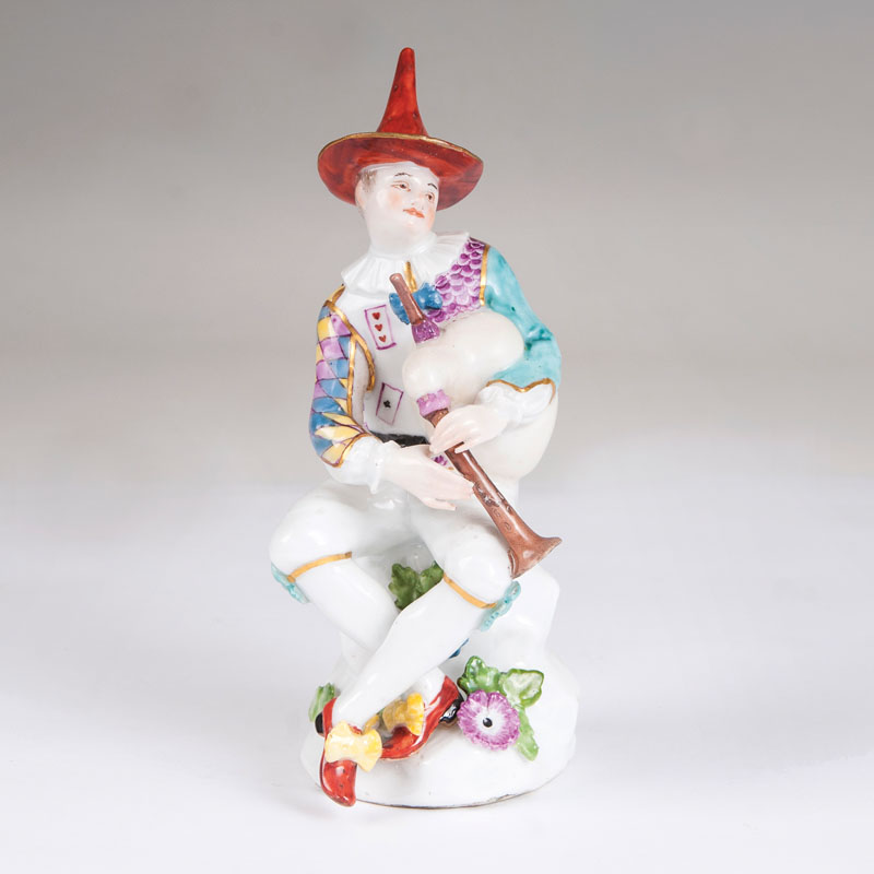 A porcelain figure 'Harlequin with bagpipe'