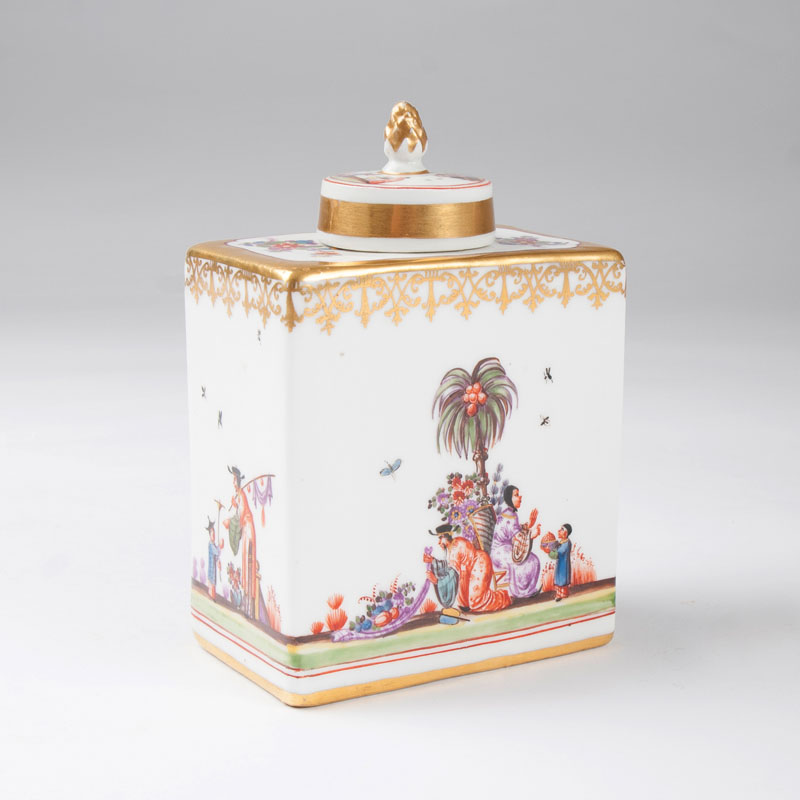 A rare tea caddy with Höroldt Chinoiseries