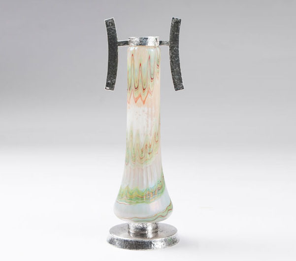 Jugendstil-Vase in außergewöhnlicher Silbermontierung
