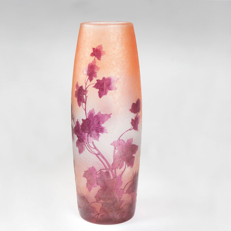 Jugendstil-Vase mit Weinlaubdekor