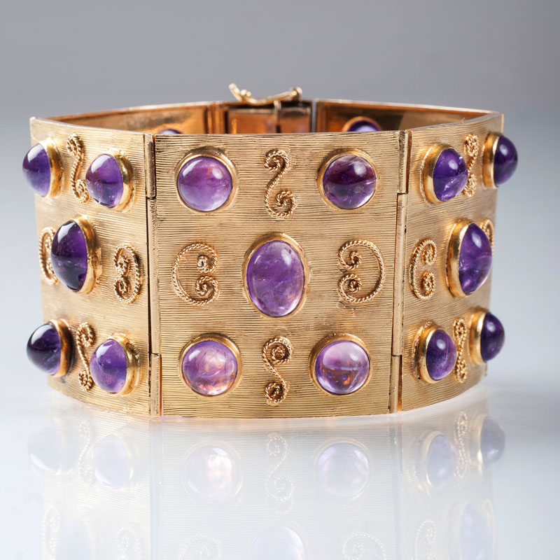 A Vintage golden bracelet with amethysts