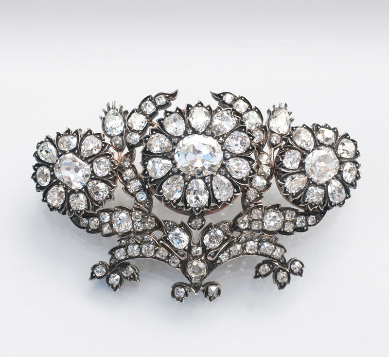 A significant highcarat Fin-de-Siècle flowerbrooch with old cut diamonds