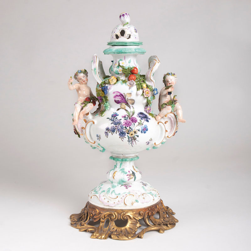 Prunkvolle kleine Potpourri-Vase mit Ormolu-Montierung