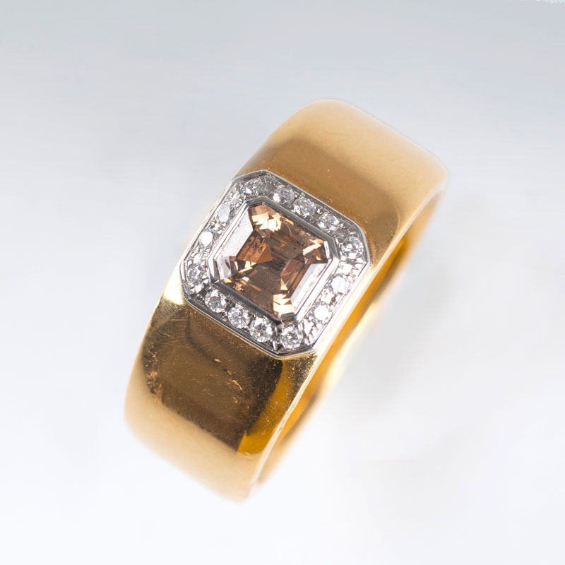 A slitaire diamond ring