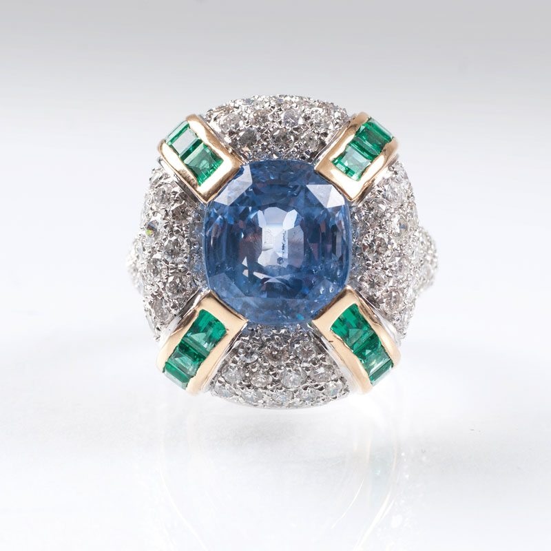 A splendid sapphire emerald diamond ring
