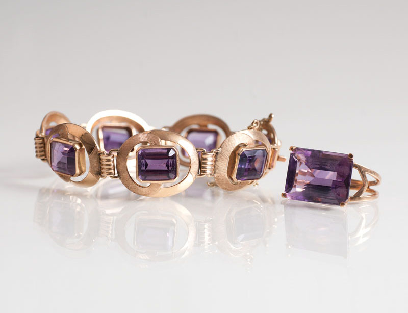 An amethyst jewelry set with bracelet and ring