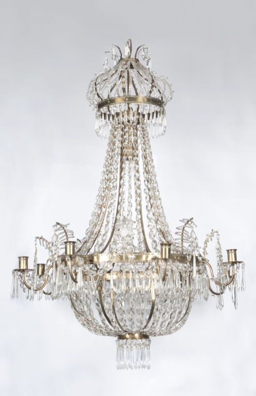 A tall and decorative Ceiling Crown